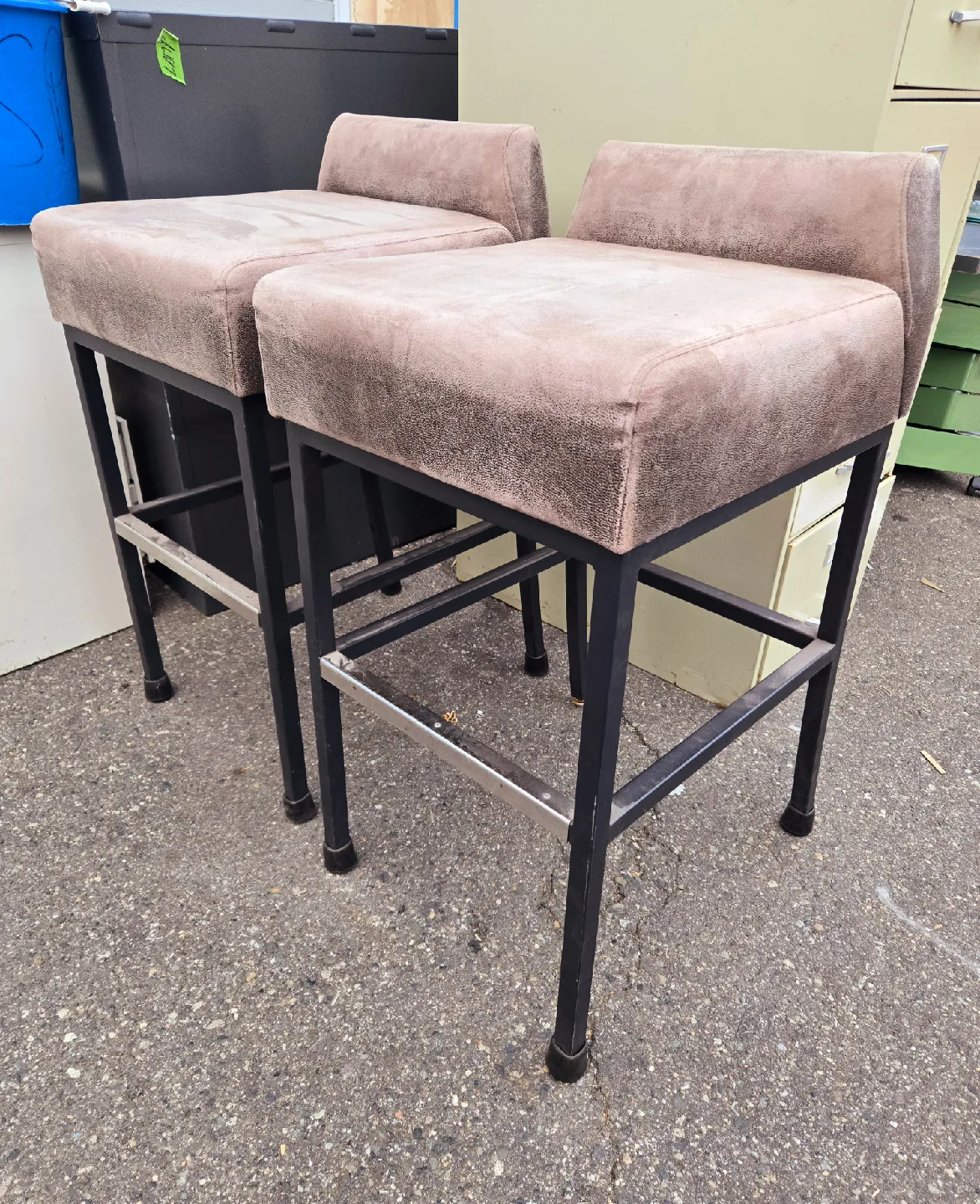 Set Of 4 Bar Stools With Steel Frame (Price Per Stool) thumbnail