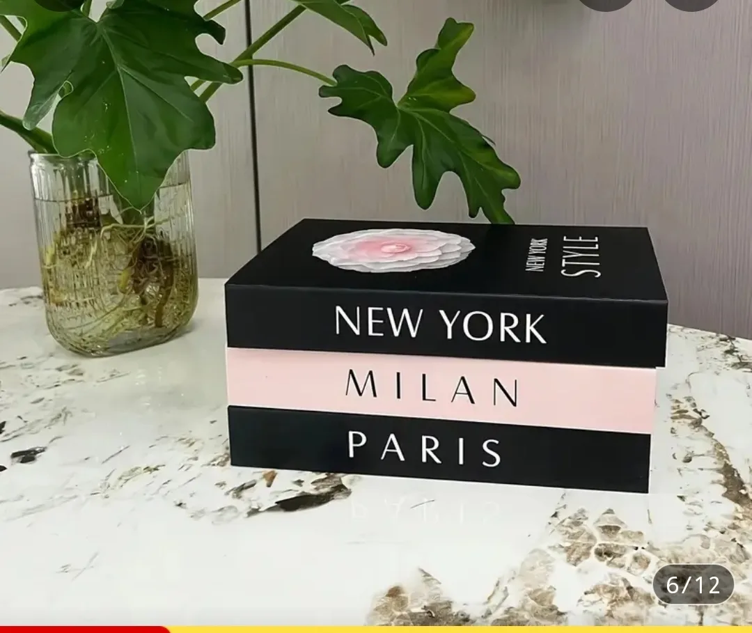 Decorative Books - New York, Milan, Paris image indicator(2)