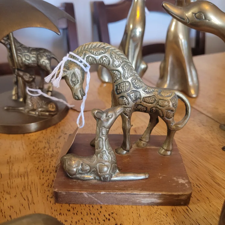 Lot of 8 Vintage Brass Items 20.00 each or all 8 for 90.00 image indicator(9)