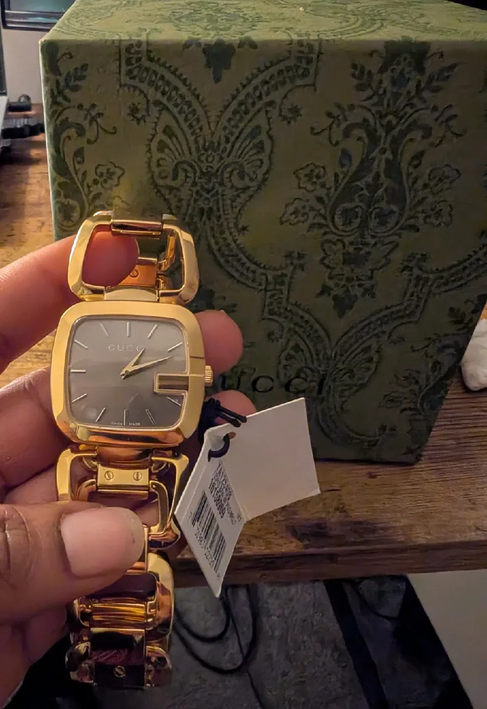 Gucci G-Timeless Gold Watch image indicator(2)