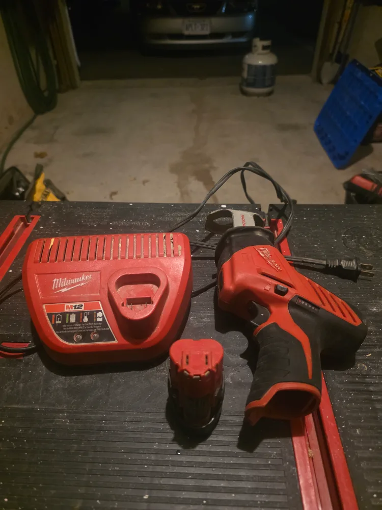 Milwaukee M12 Cordless Hackzall Reciprocating Saw Kit thumbnail