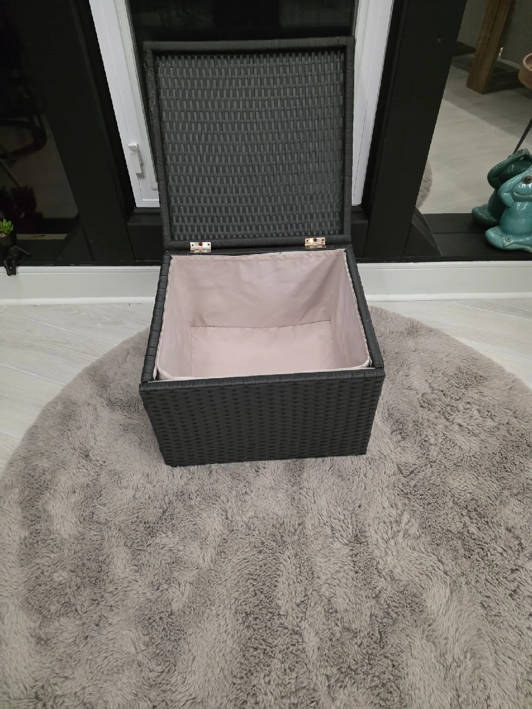 Wicker Storage Box with Lid - Black image indicator(2)