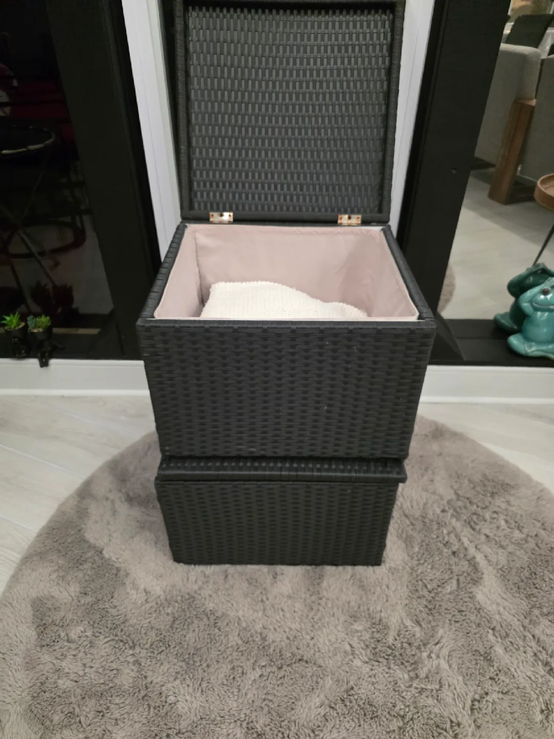 Wicker Storage Box with Lid - Black image indicator(3)