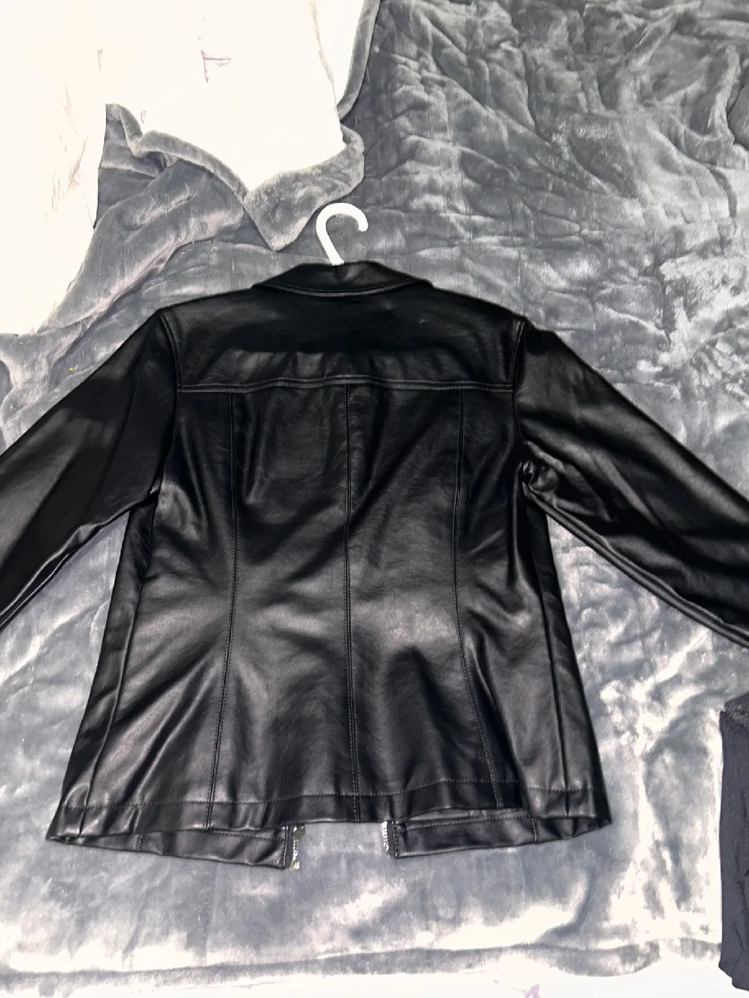 Guess Black Leather Jacket - Size M image indicator(2)