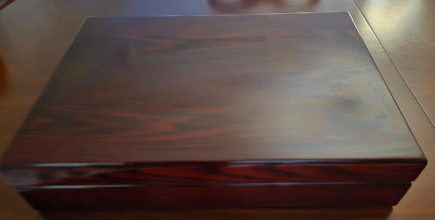 New 65pc. Splendide Quality 18/10 Cutlery in Cherry Case image indicator(8)