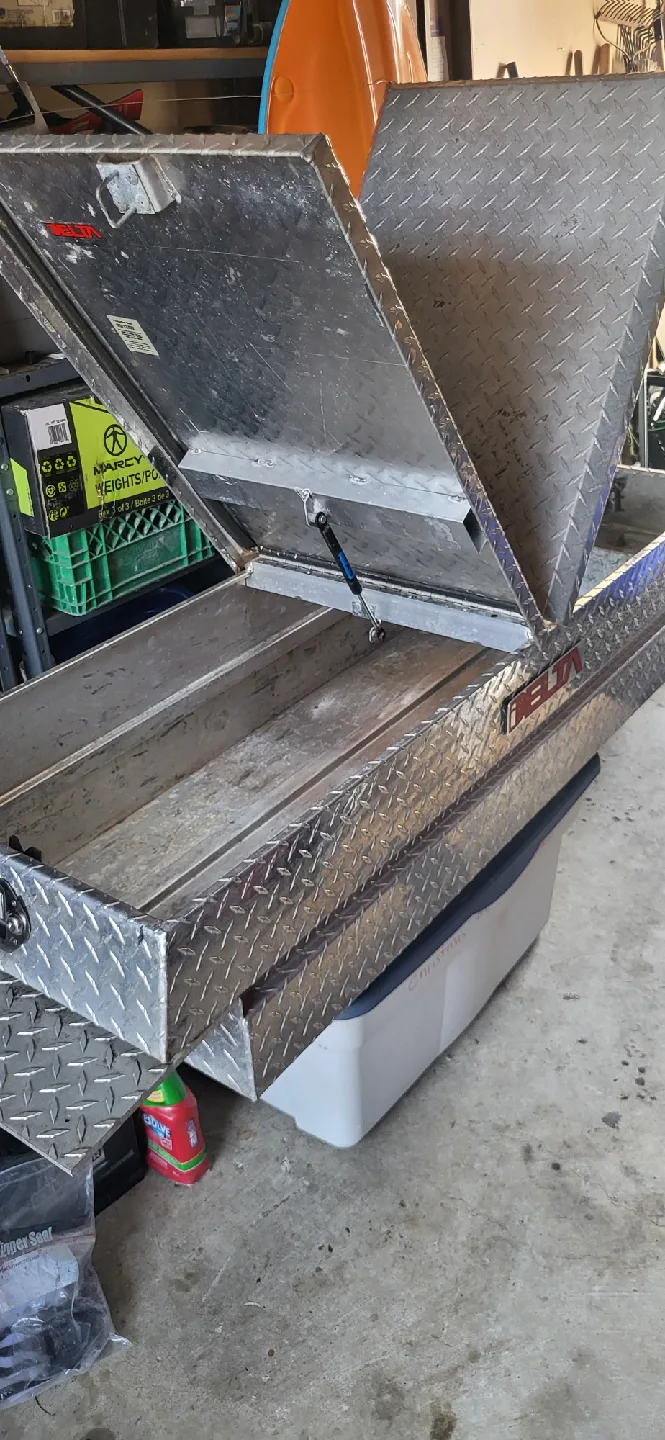 Delta Aluminum Truck Bed Tool Box - Silver image indicator(2)