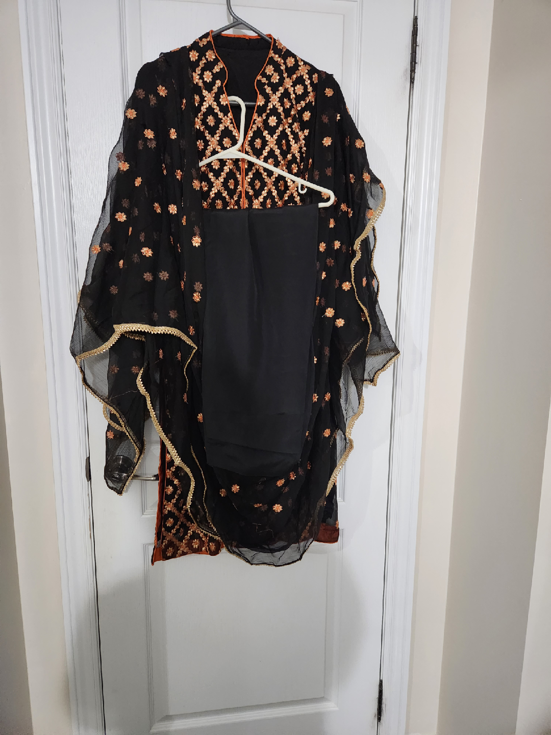 Black & Gold Embroidered Shalwar Kameez - photo 2