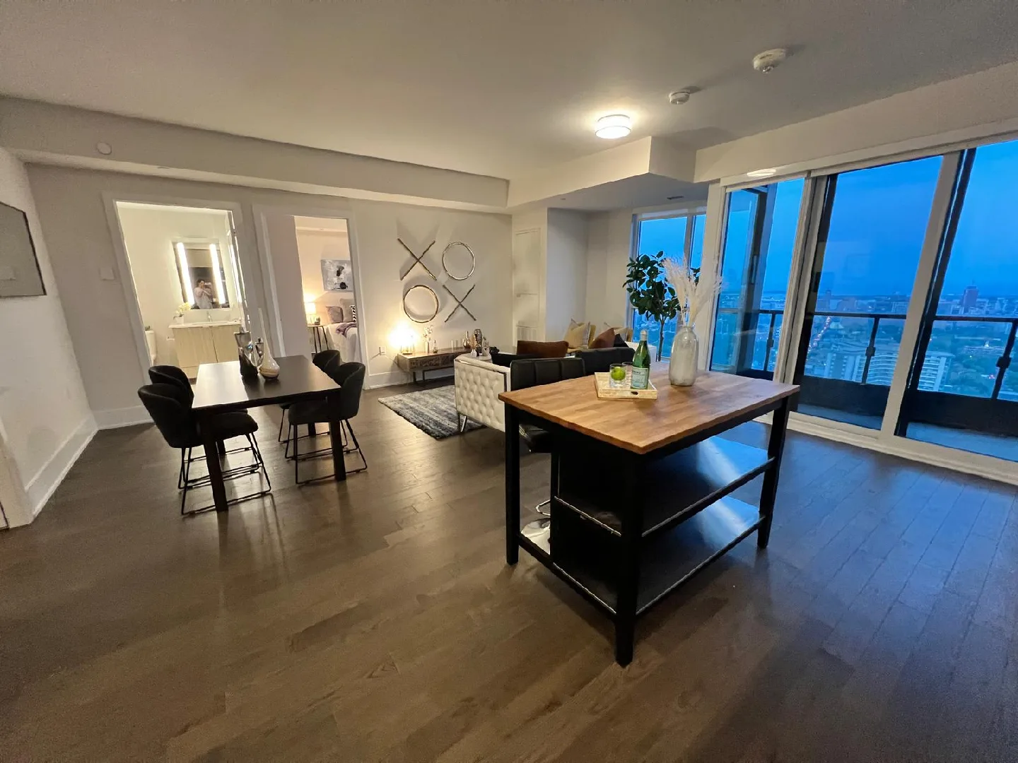 Kitchen Island image indicator(4)