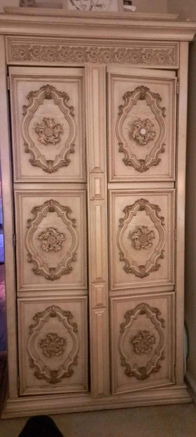 Ornate Beige Wardrobe image indicator(4)