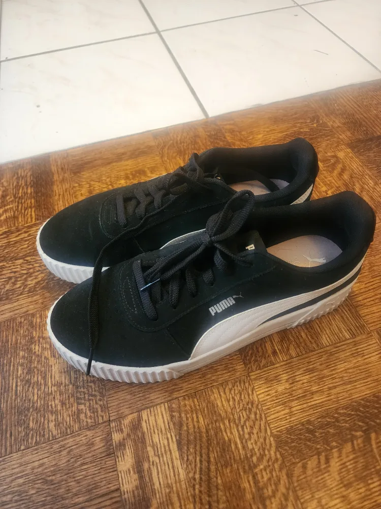 Puma Carina Sneakers - Women's Size 11 thumbnail