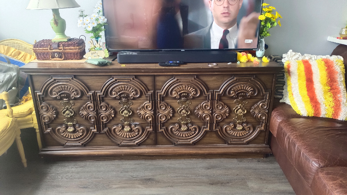 Assorted Furniture Pieces