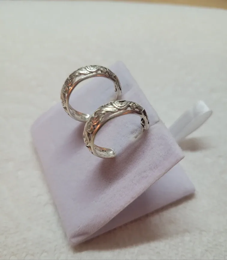 Silver earrings thumbnail