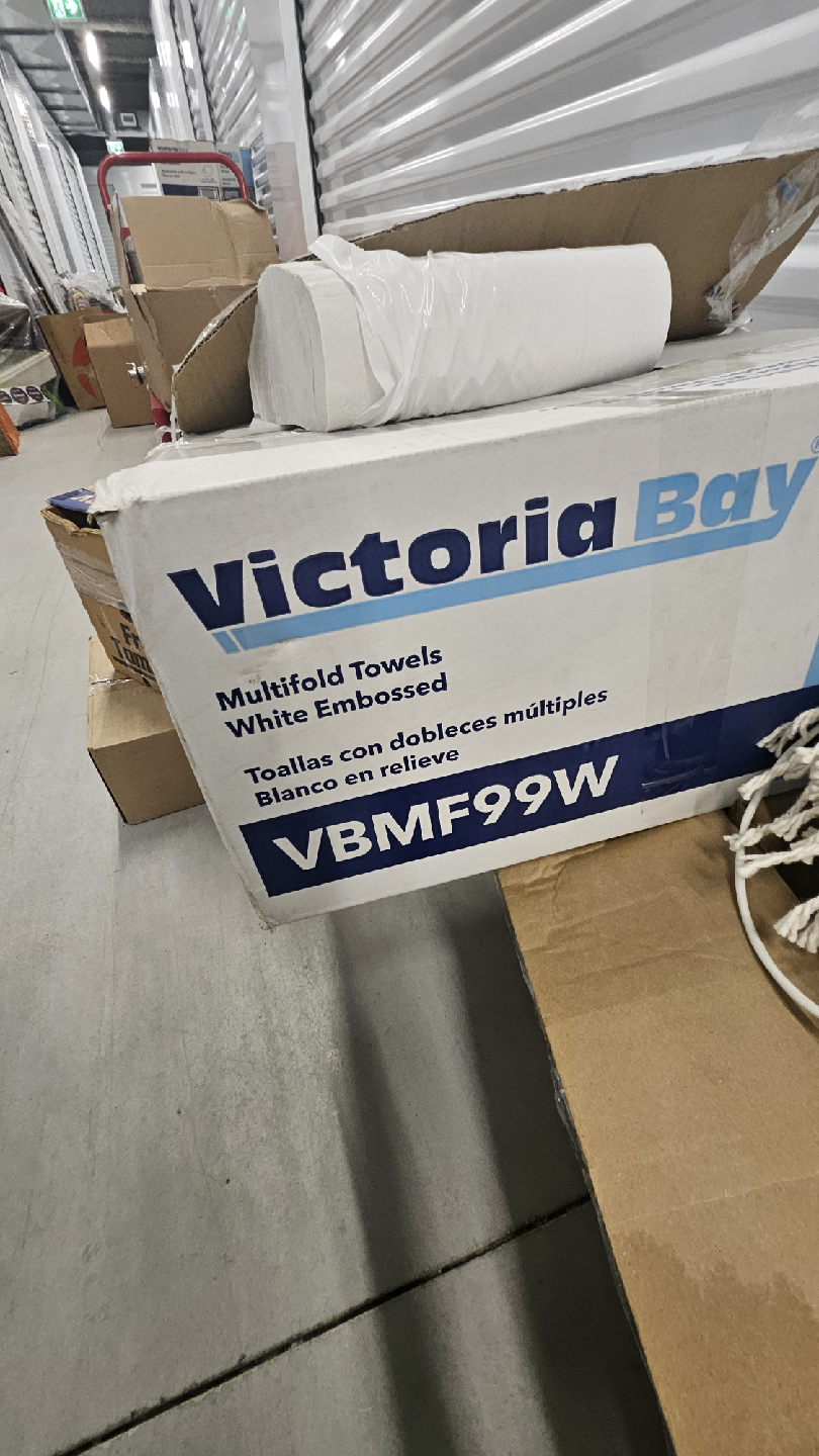 Victoria Bay Multifold White Paper Towels