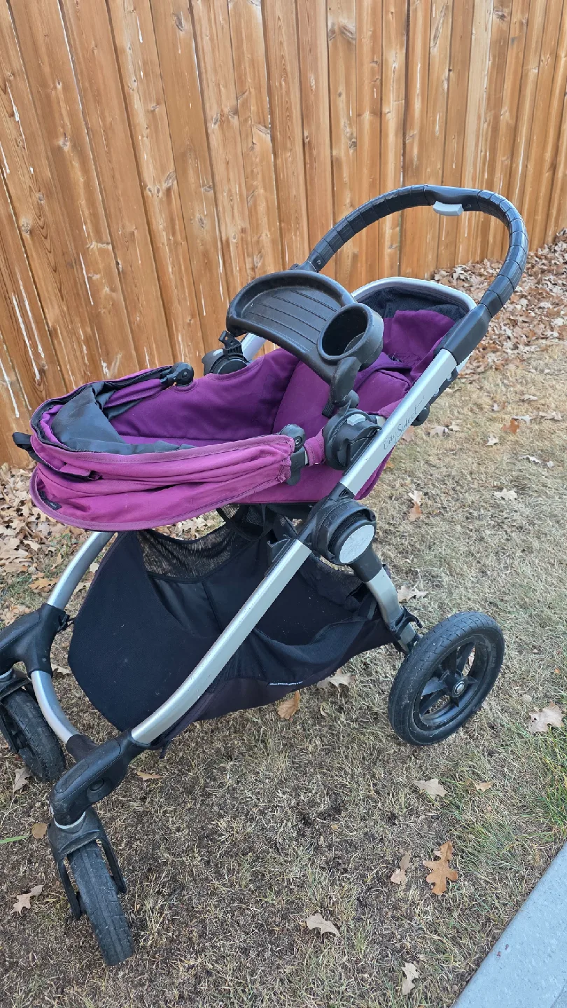 Purple stroller in good condition image indicator(8)