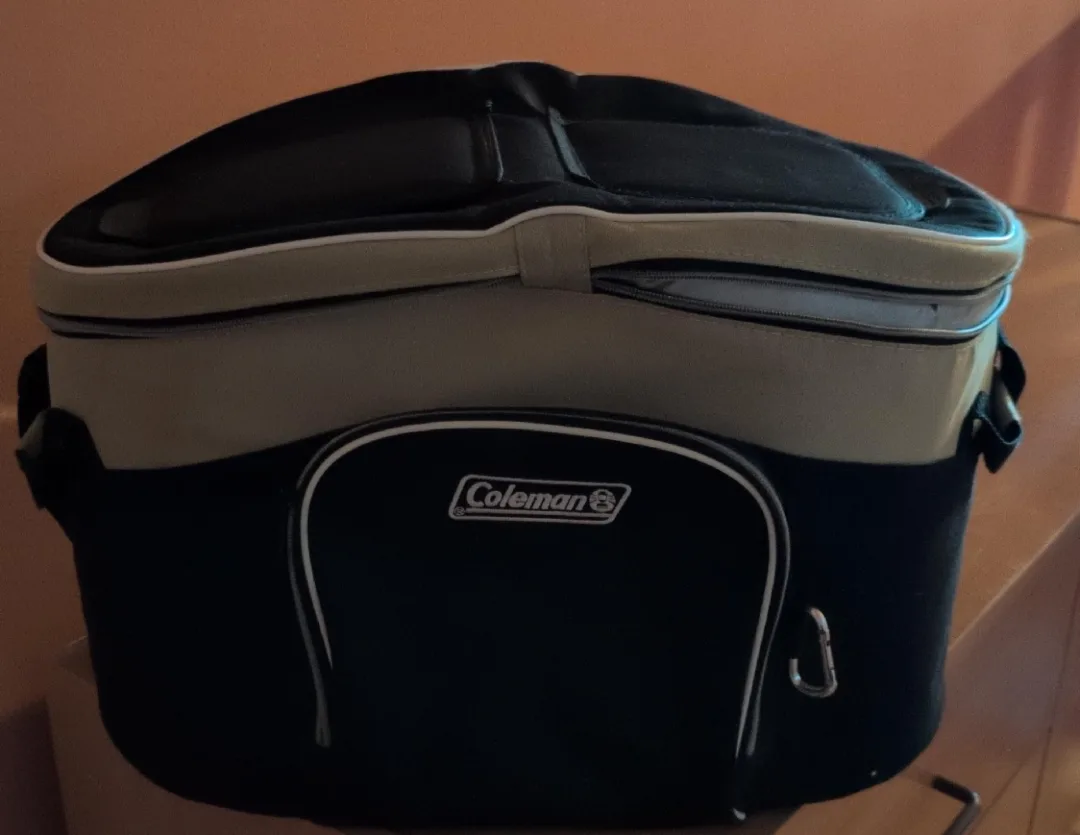 Coleman soft carry 30 can Cooler Bag image indicator(2)