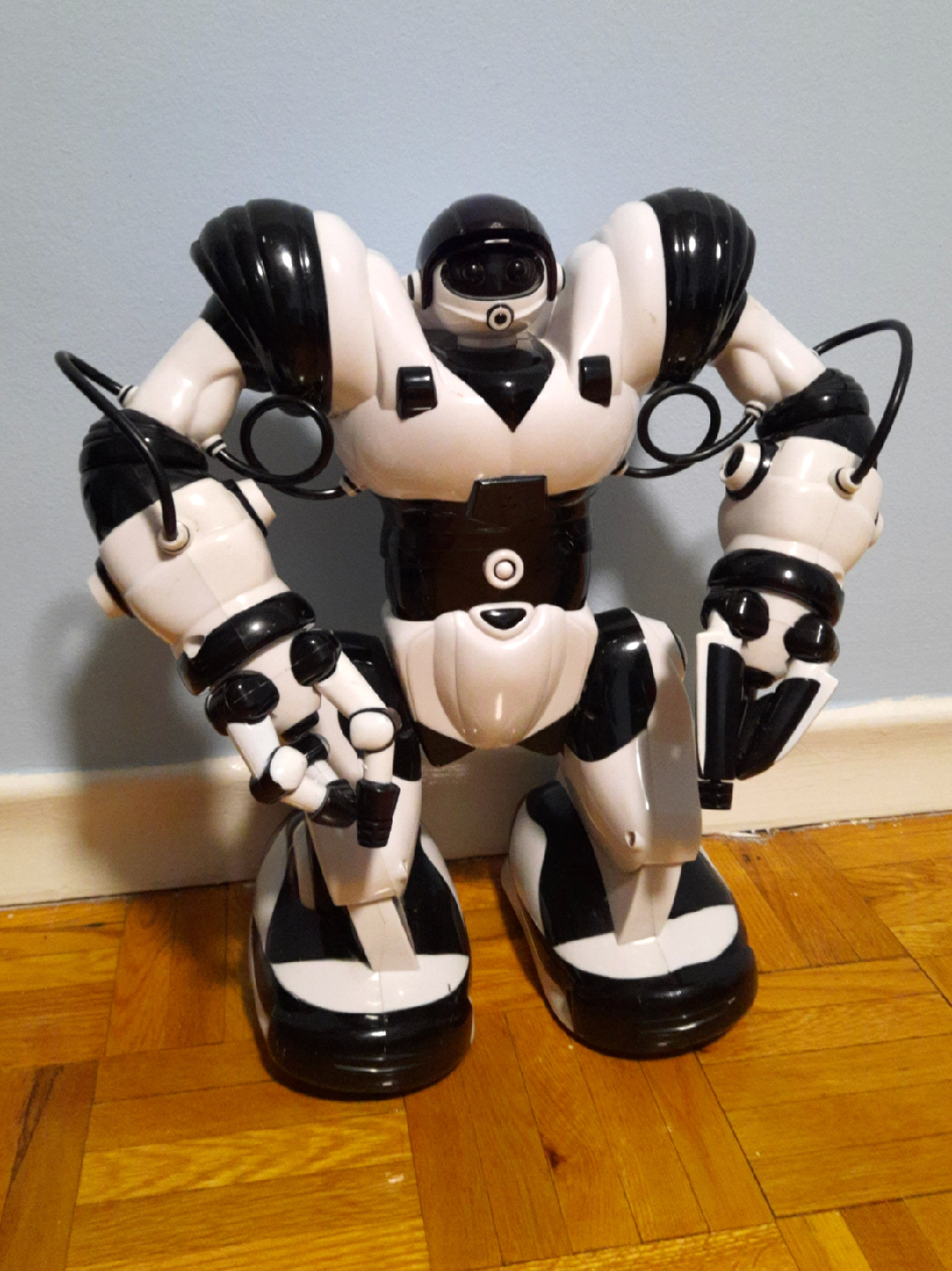 Interactive White Wowwee Robosapien Robot