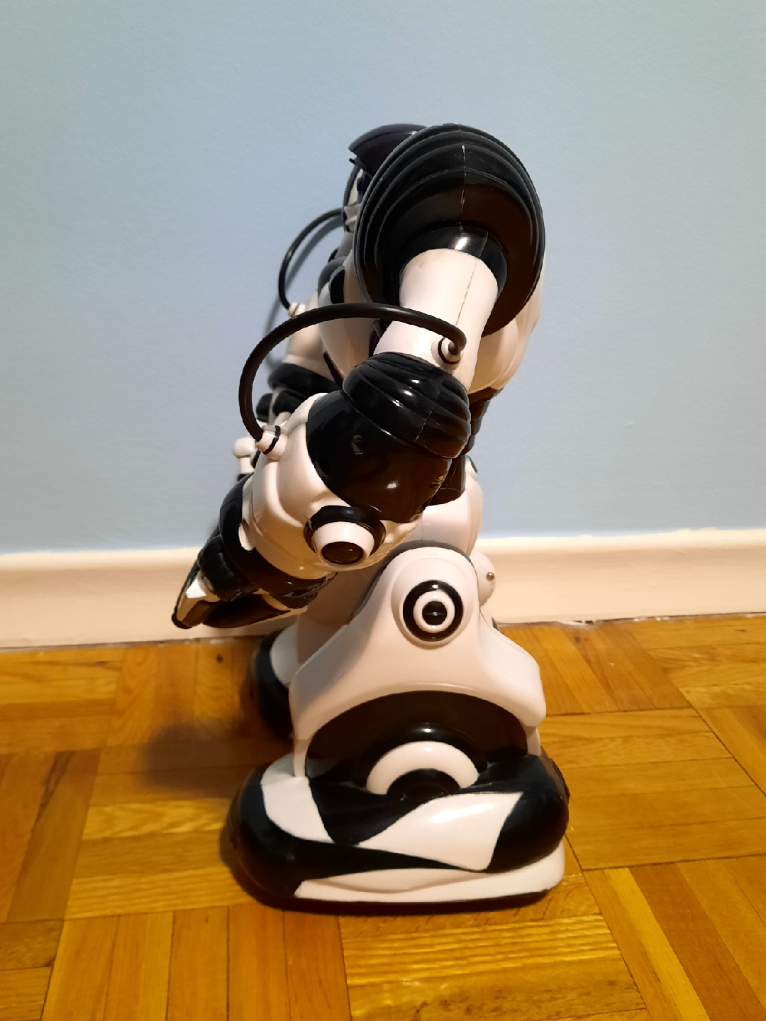 Interactive White Wowwee Robosapien Robot - photo 2