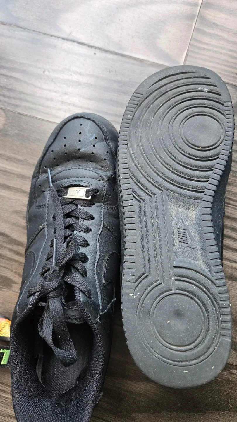 Nike Air Force 1 Black, Size 9 US image indicator(2)