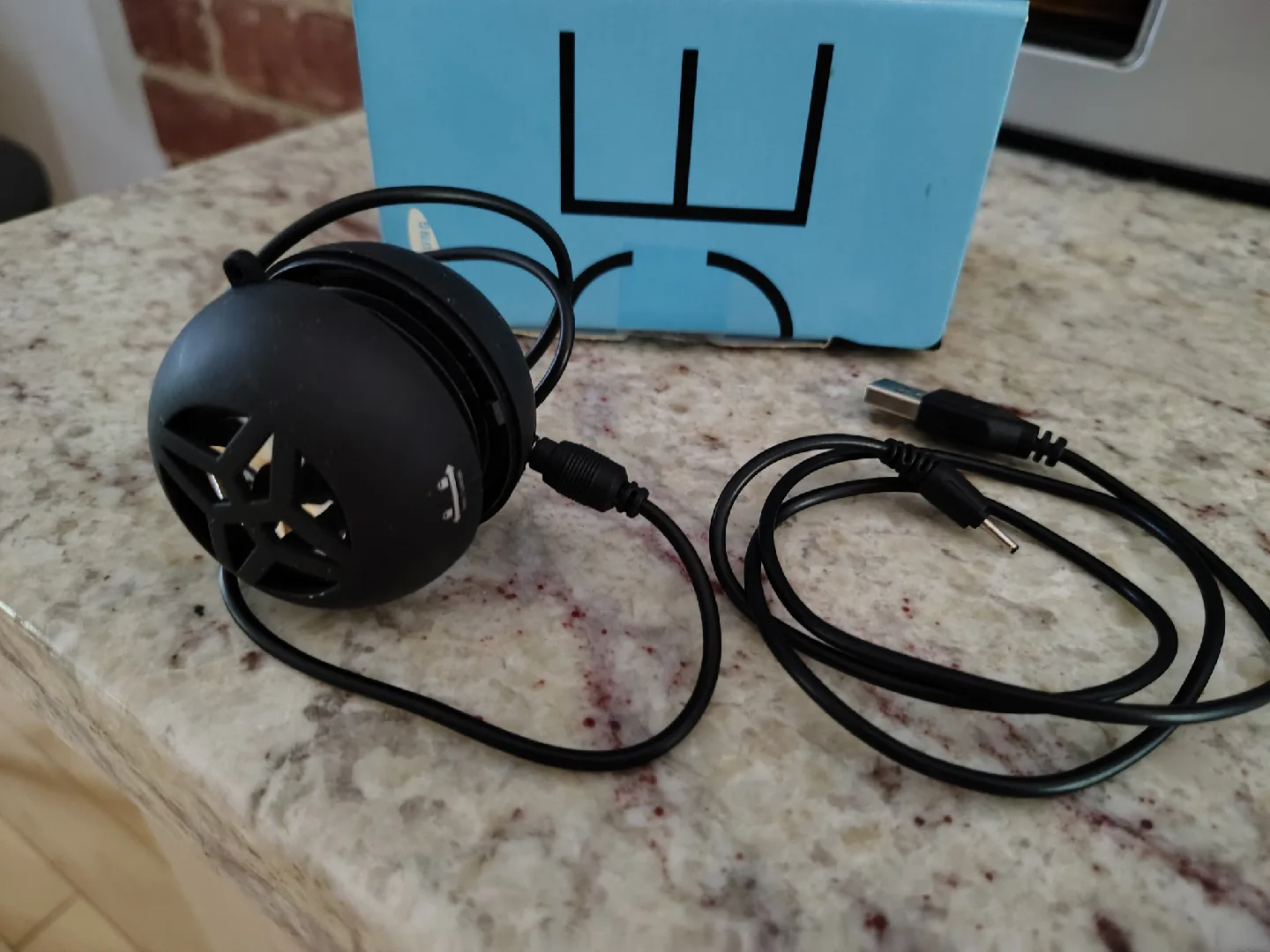 8 Assorted Computer Cords + Samsung Mini Speaker image indicator(3)