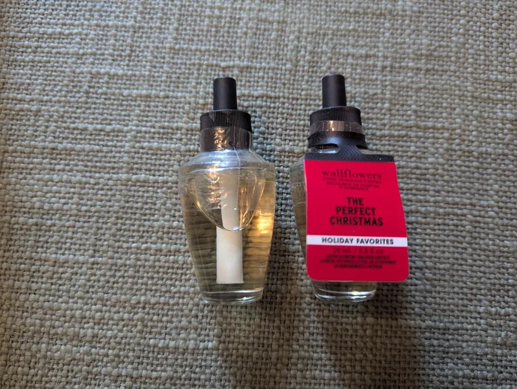 Bath & Body Works Wallflowers Refill - The Perfect Christmas image indicator(2)