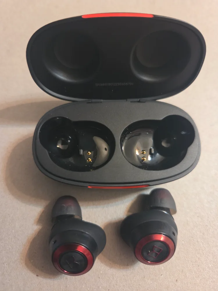 Monster Achieve 100 Airlinks Wireless Headphones - Black/Red image indicator(2)