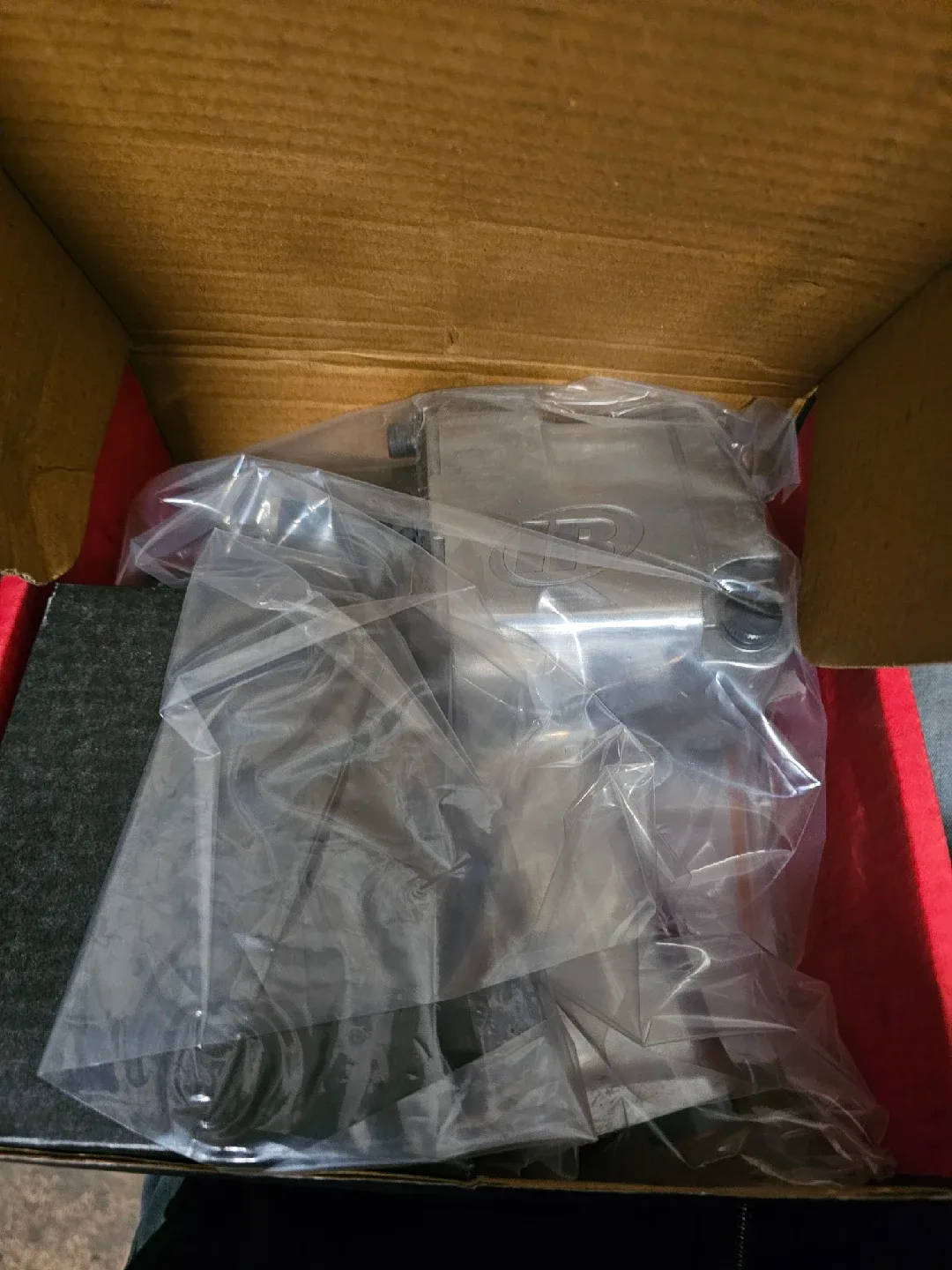 Ingersoll Rand 3/4" Drive Impact Wrench Air Tool image indicator(2)