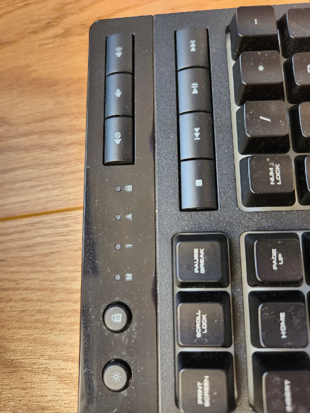 Corsair Gaming K55 RGB Keyboard image indicator(3)