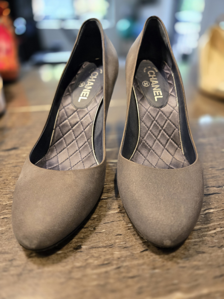 Chanel Grey Suede Heels - Size 41.5 - photo 2