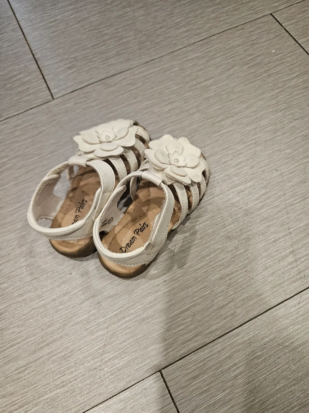 Dream Pairs White Flower Sandals - Size US 6T image indicator(2)