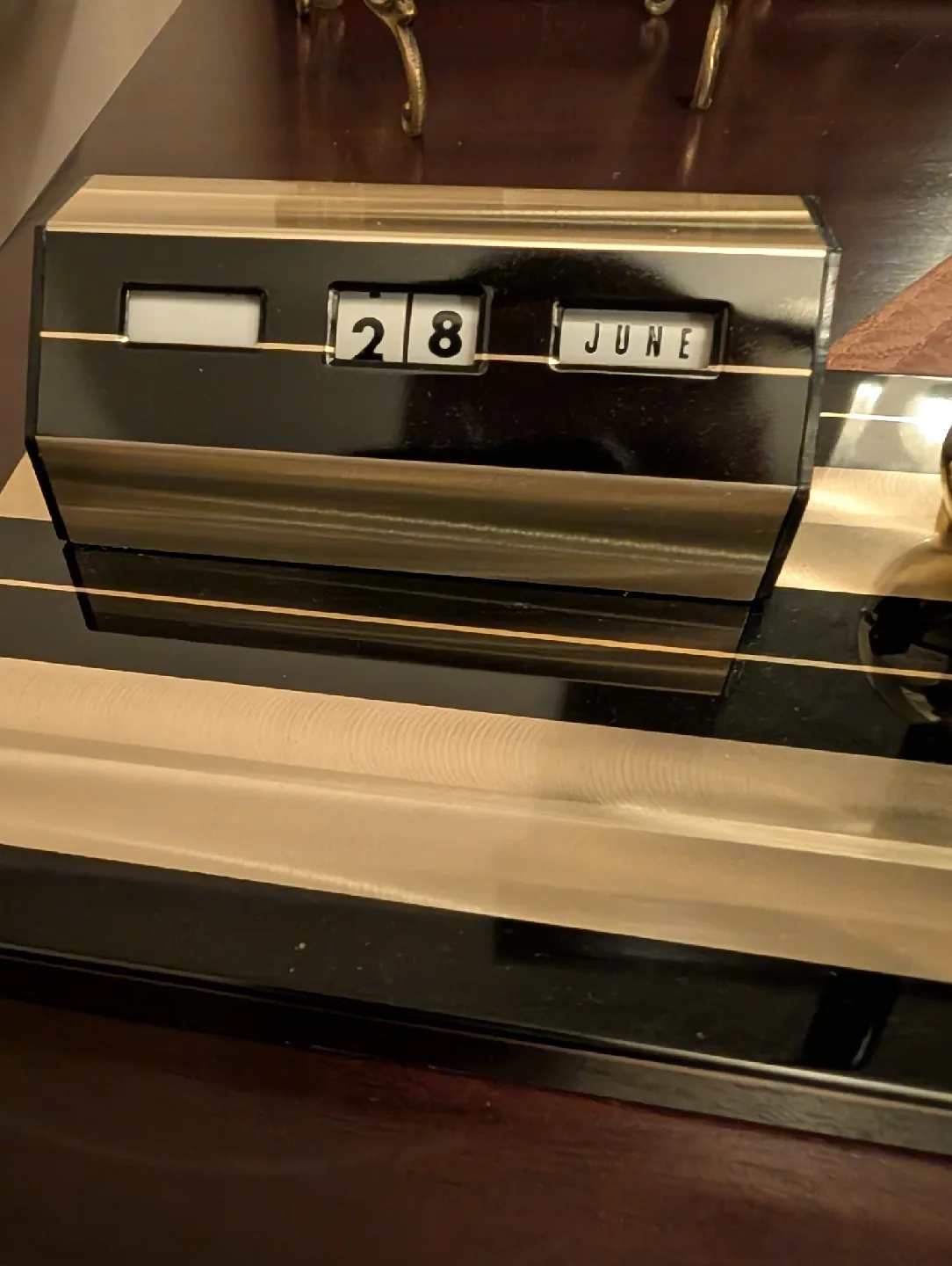 Vintage drum desk and retro Taiyo Desk Clock & Calendar image indicator(6)