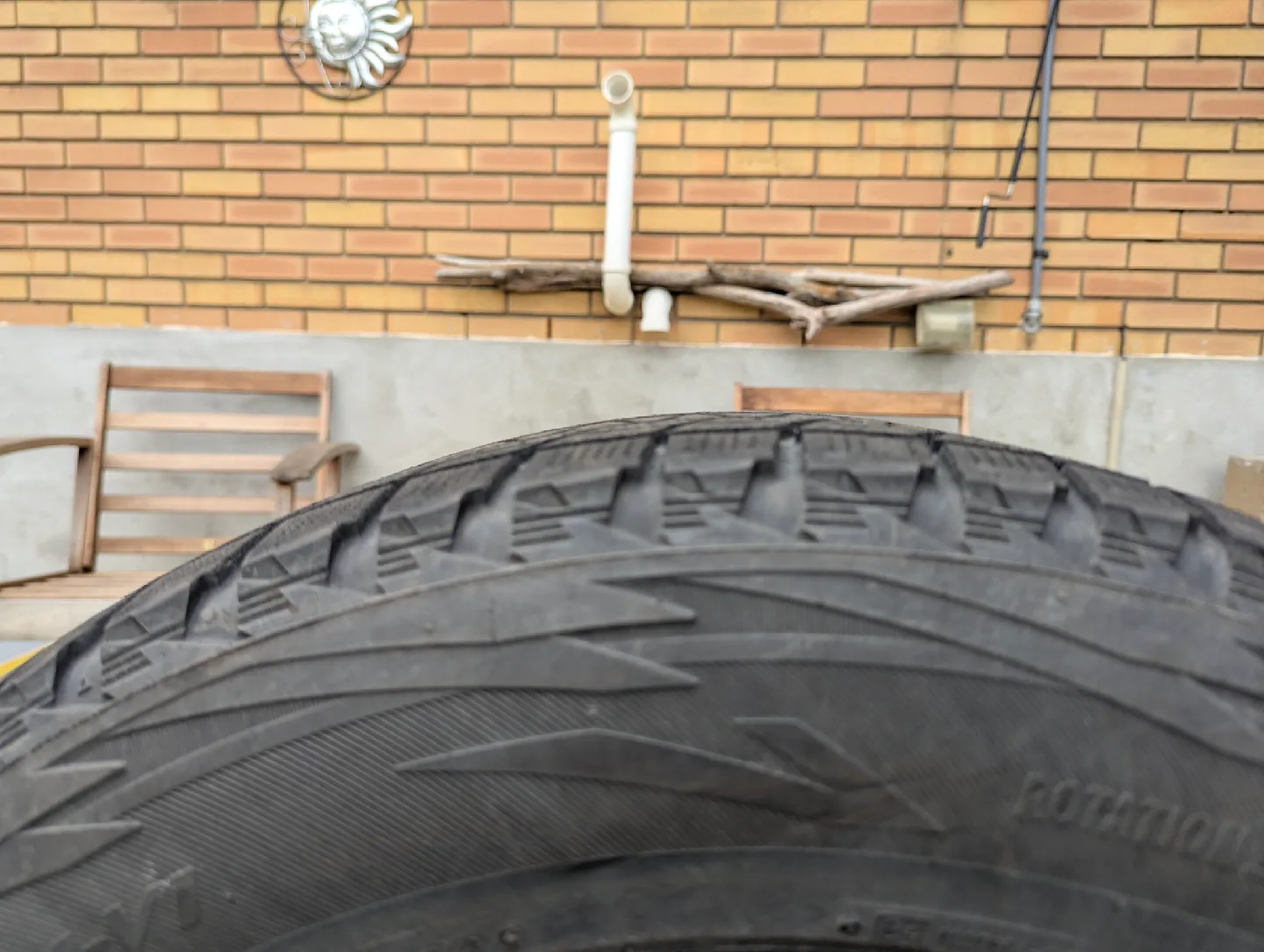 Yokohama 235/65R18 image indicator(2)