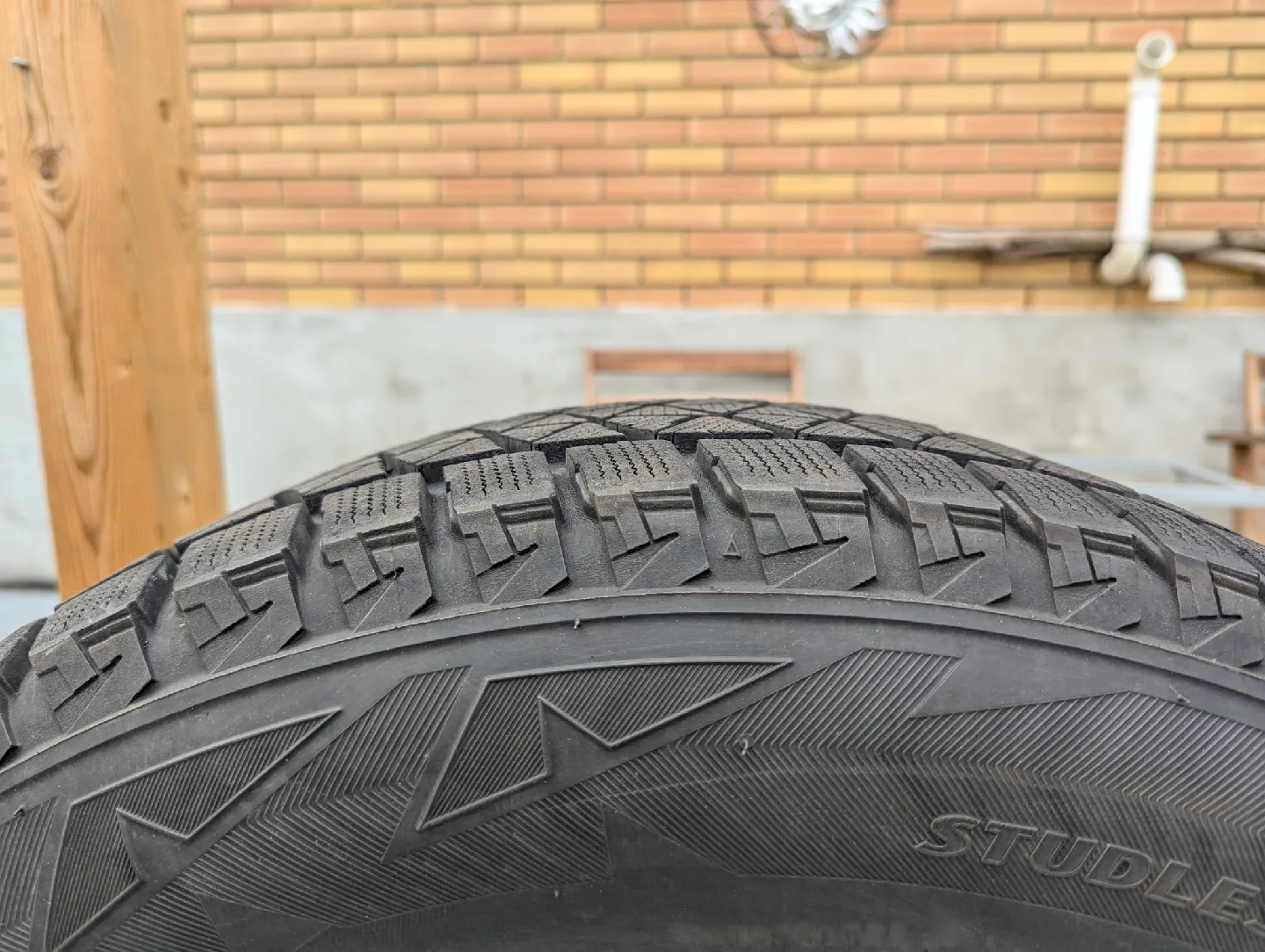 Yokohama 235/65R18 image indicator(3)