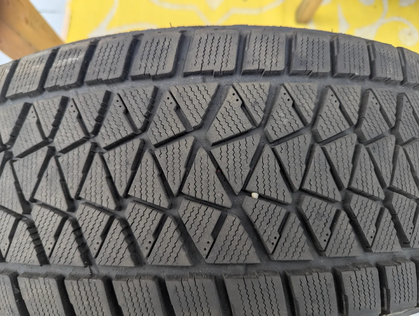 Yokohama 235/65R18 image indicator(6)
