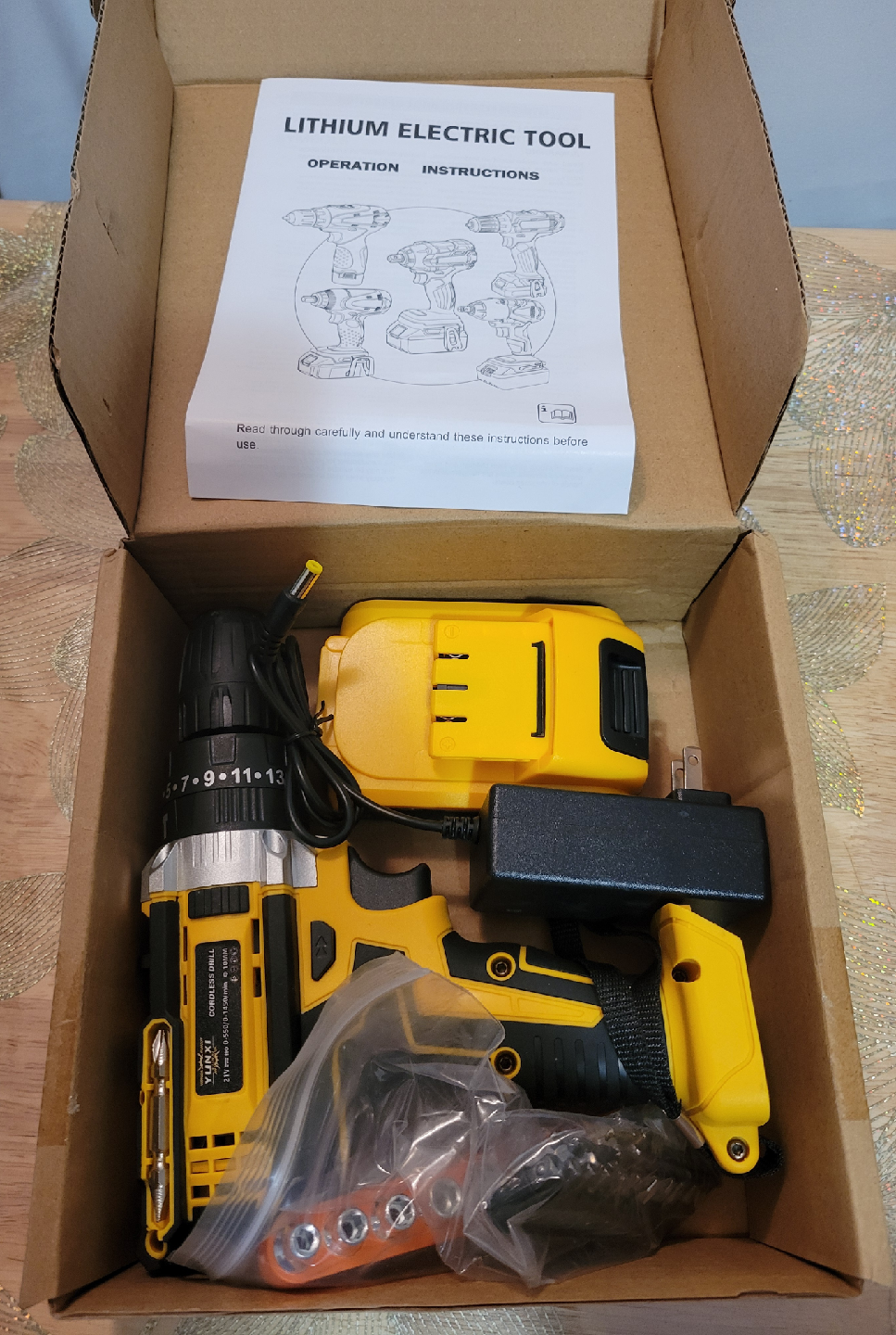 NEW Yunxi Cordless Hammer Drill 21V w/ some Accessories - photo 5