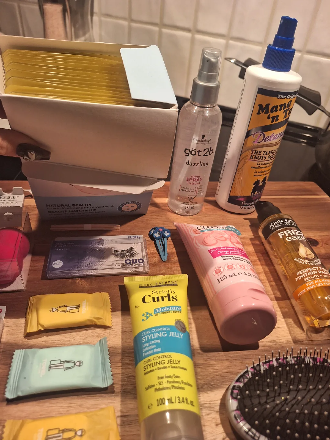 Mixed Lot of Hair & Beauty Products image indicator(4)