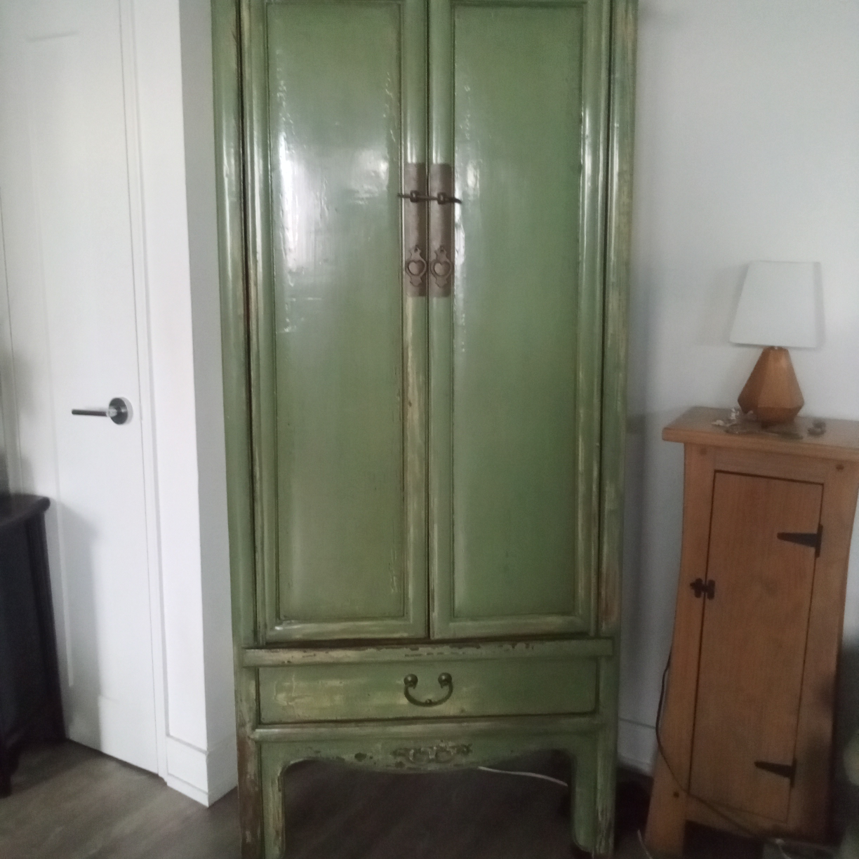 19th century moss green distressed armoire, - photo 3
