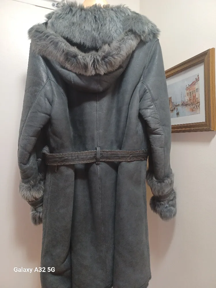 Grey Shierling Coat image indicator(2)