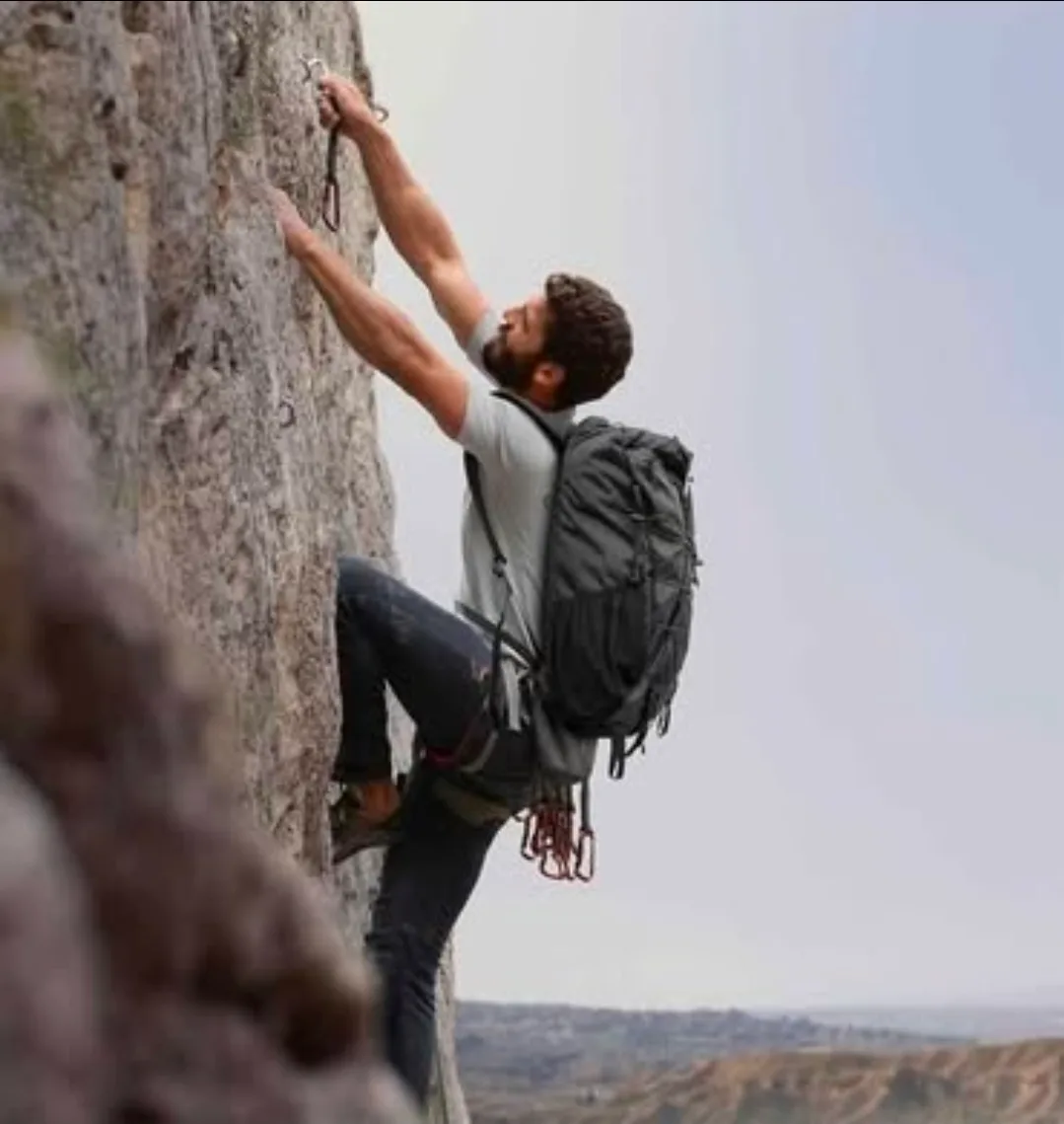 Hiking Backpack with Waterproof Zipper image indicator(8)