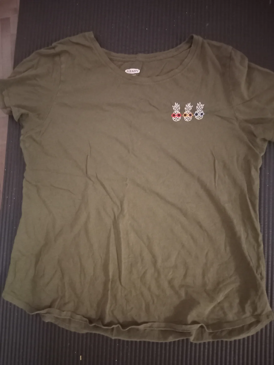 Old Navy Olive Green T-Shirt - Size L thumbnail