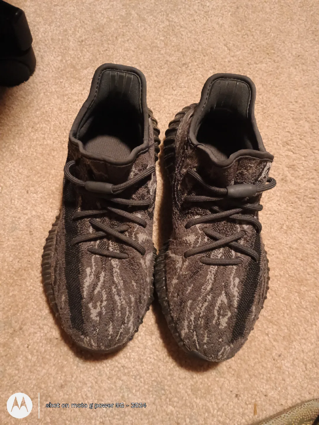 Adidas Yeezy Boost 350 V2 Granite Size 6.5 image indicator(2)