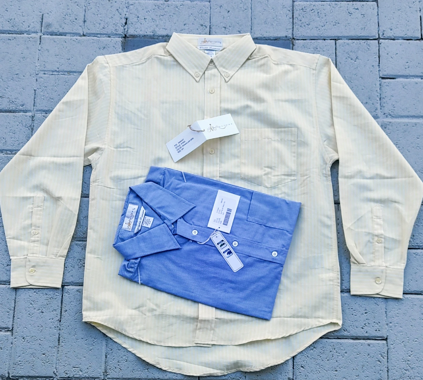 Men's dress shirts are wholesale as quantity of 383 Pcs.