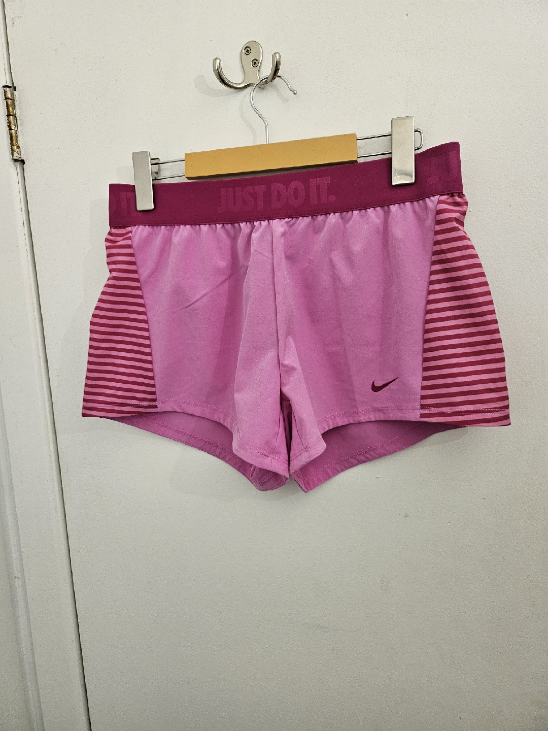Short de sport Nike rose, taille S