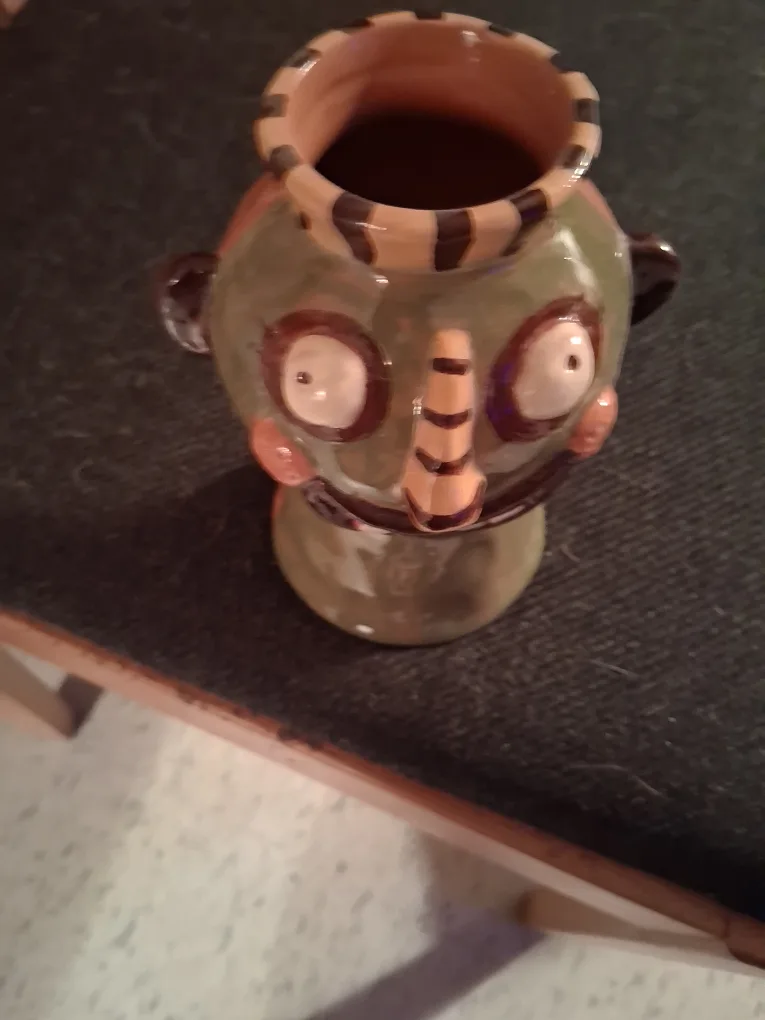 Unique Handmade Face Vase image indicator(2)