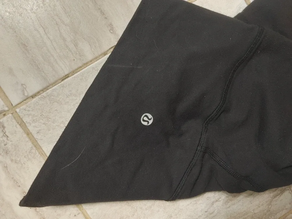 Lululemon Black Leggings - Size 4 image indicator(2)