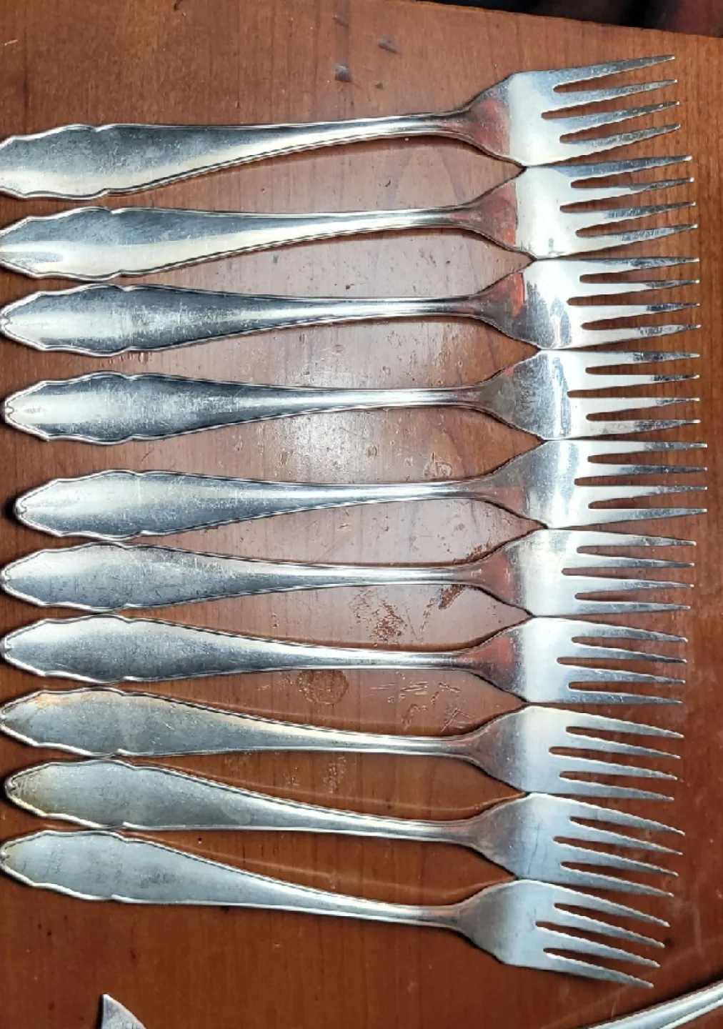 Vintage Oneida Community Salem Silverware Set image indicator(2)