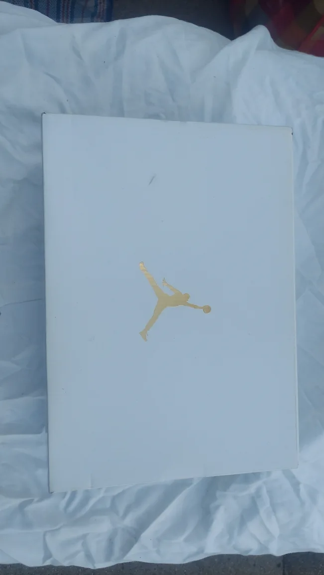 Wmns Air Jordan 11 Low Red/Black Size 8 thumbnail