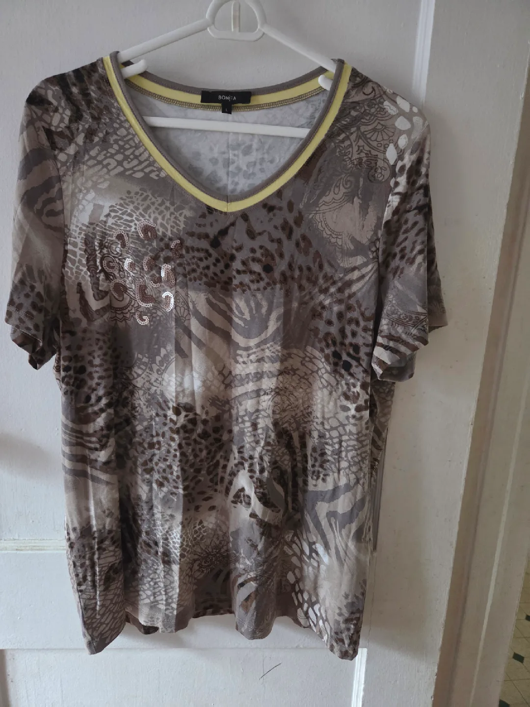 Bonita Brown Patterned T-Shirt - Size L thumbnail
