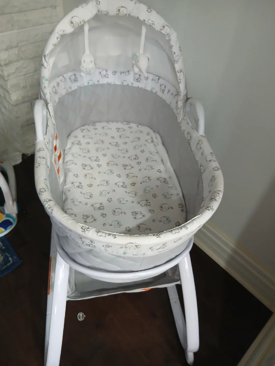 Ingenuity Foldaway Rocking Bassinet - Soothing Grey image indicator(3)