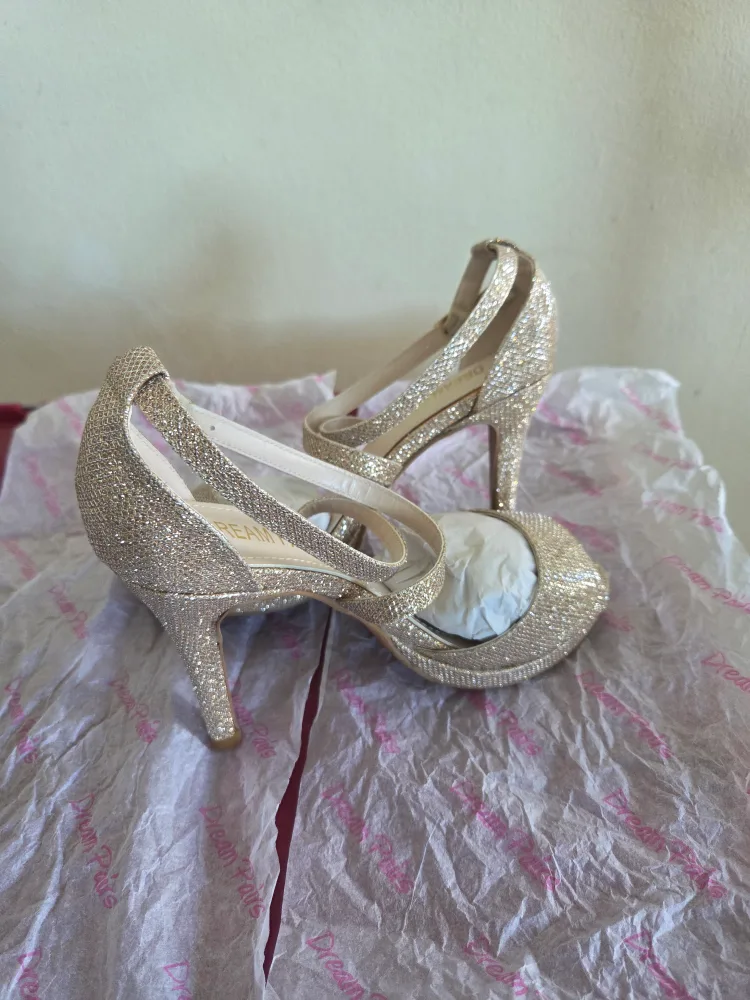 Dream Pairs Gold Heels - Size 6 image indicator(2)