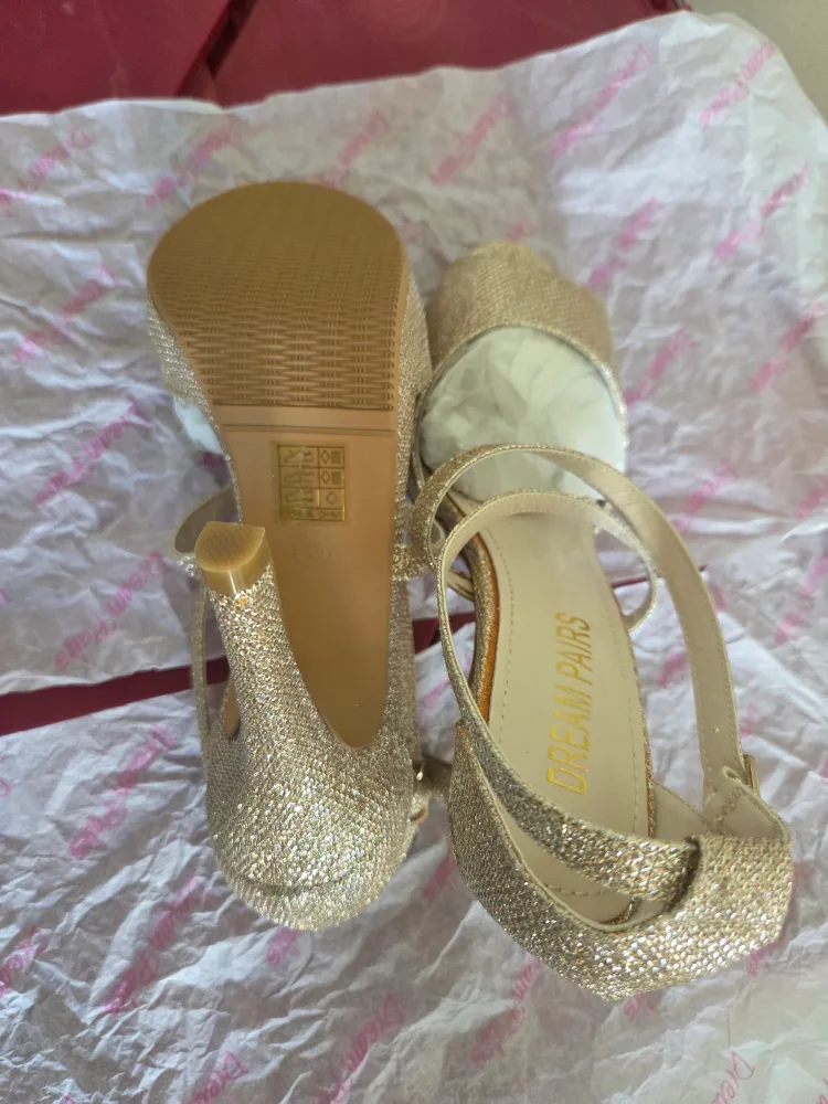 Dream Pairs Gold Heels - Size 6 image indicator(4)